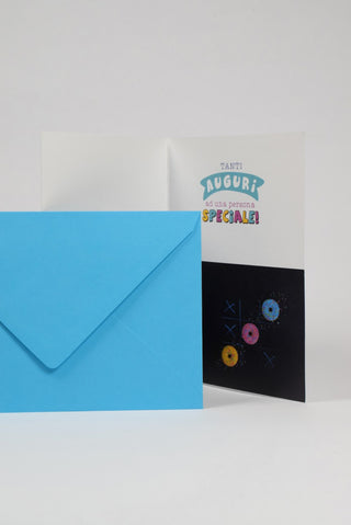 interno biglietto motivazionale nero con ciambelle tetris con busta azzurra
