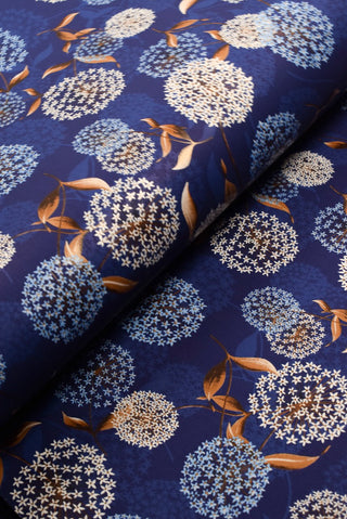 Carta regalo ortensie, onde e kraft blu scuro elegante - Set 4 fogli