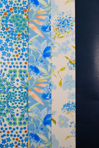 Carta regalo fiori blu acquerello e kraft blu scuro - Set 4 fogli