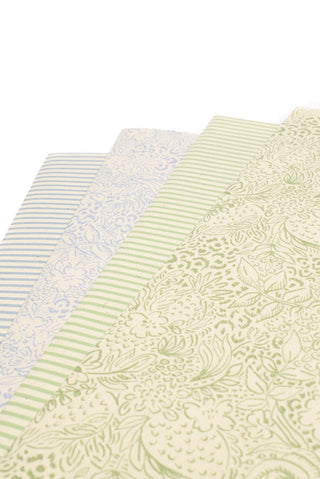 Carta regalo ecologica carta erba verde e azzurro naturale