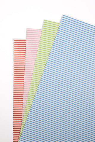 carta regalo righe rosse, rosa, verde e blu