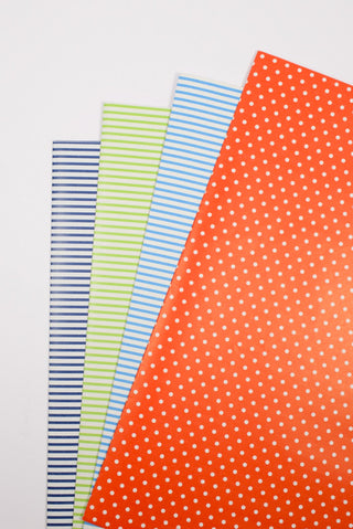 carta regalo pois rossi, righe blu, verde e azzurre