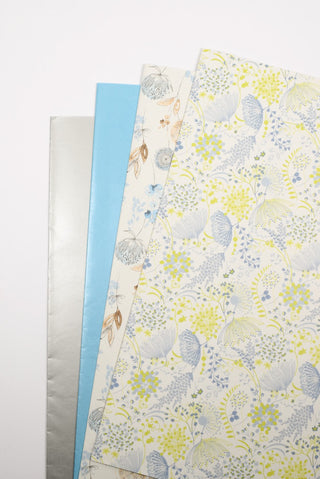 carta regalo perlage azzurra e argento. Carta regalo fantasia floreale blu e gialla