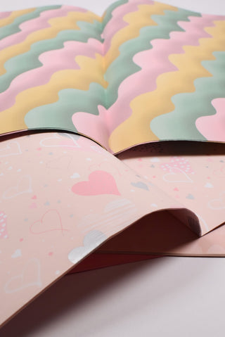 carta da regalo san valentino onde rosa, verdi e gialle