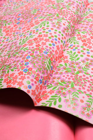carta regalo floreale con fantasie geometriche