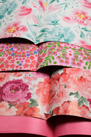 carta regalo floreale bianca e rosa