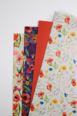 carta regalo floreale, rossa e blu