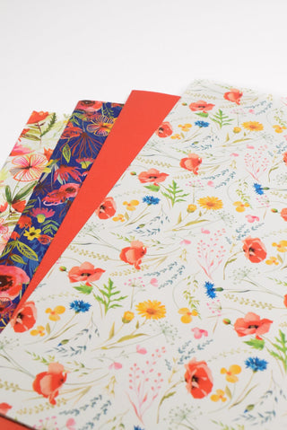 carta regalo bianca, rossa e floreale