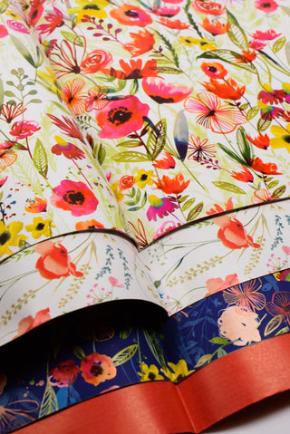 carta regalo floreale, bianca e blu